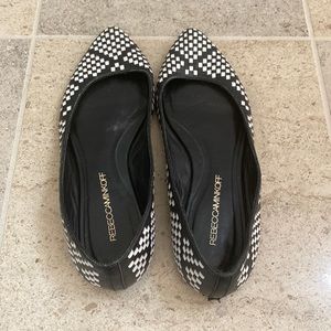 Fun geometric flats by Rebecca Minkoff. In good condition.